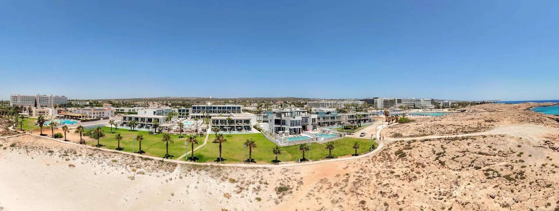 Aqua Beachfront Villas - Villa 2 アヤナパ