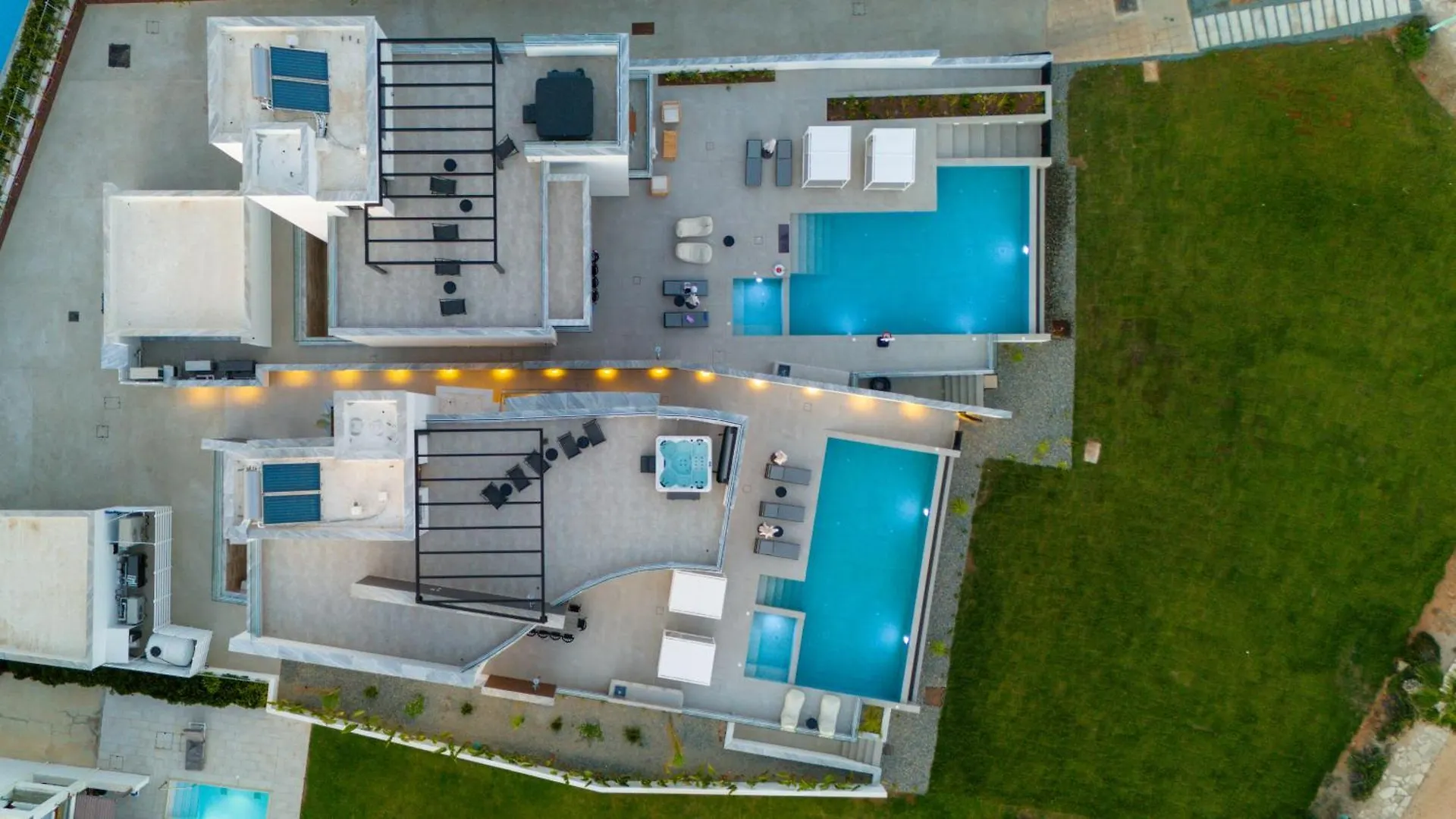 Aqua Beachfront Villas - Villa 2 アヤナパ
