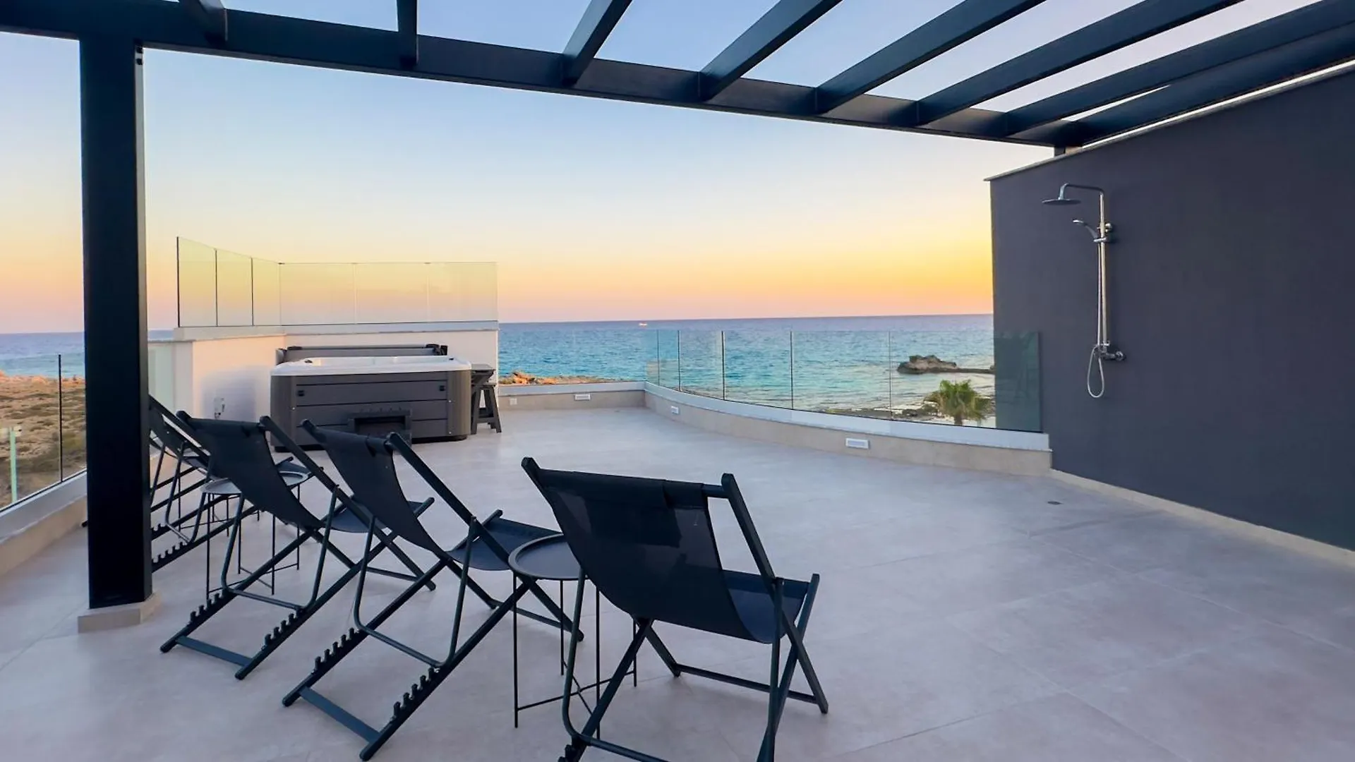 Aqua Beachfront Villas - Villa 2 アヤナパ 0*,