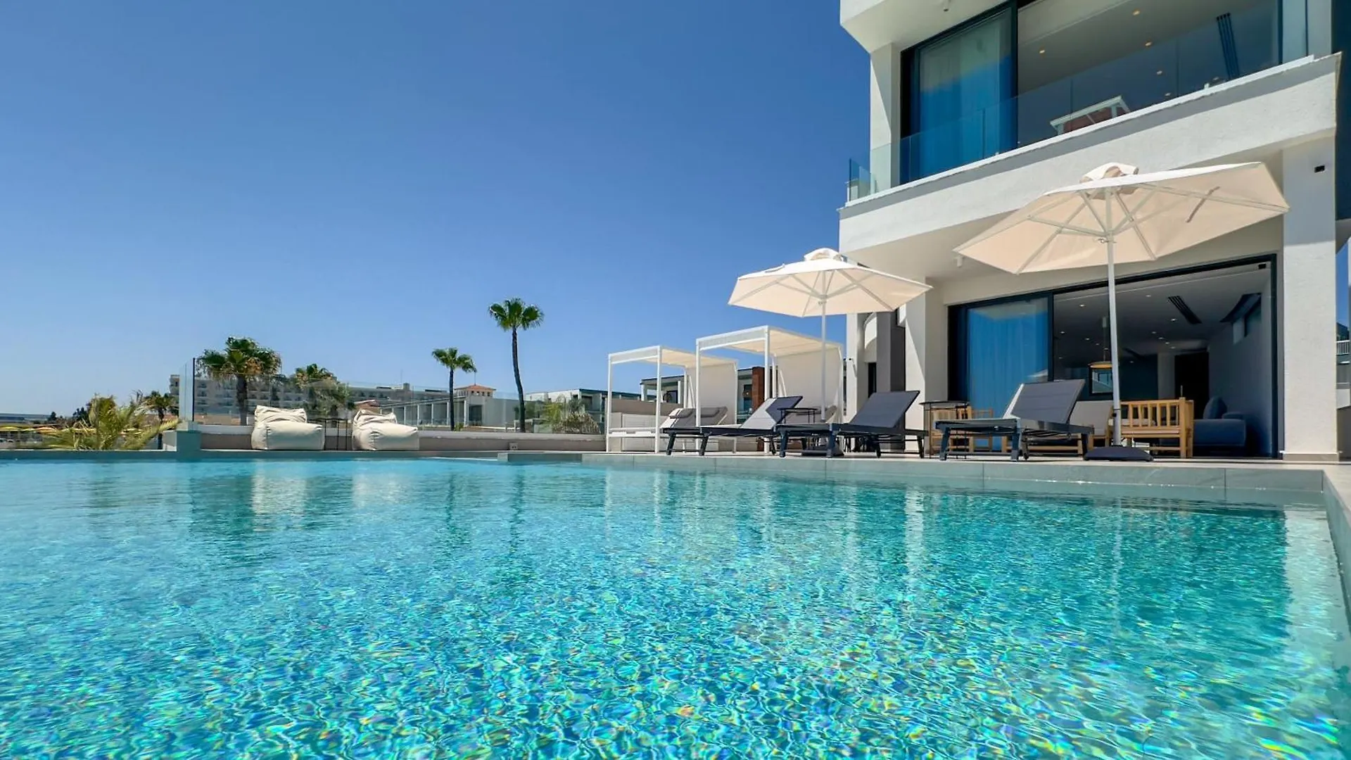 Aqua Beachfront Villas - Villa 2 アヤナパ 0*,  キプロス