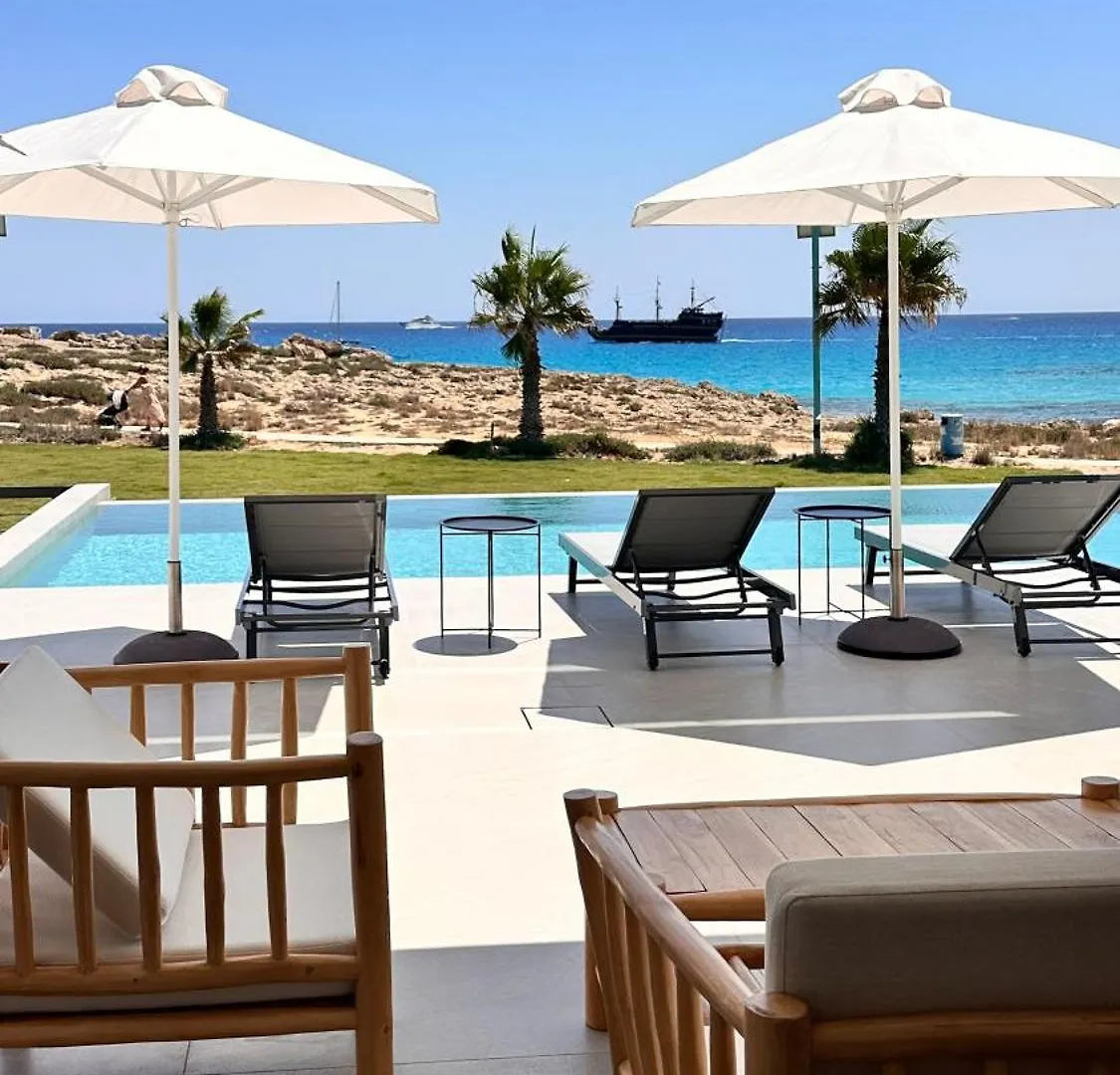 Aqua Beachfront Villas - Villa 2 アヤナパ 0*,