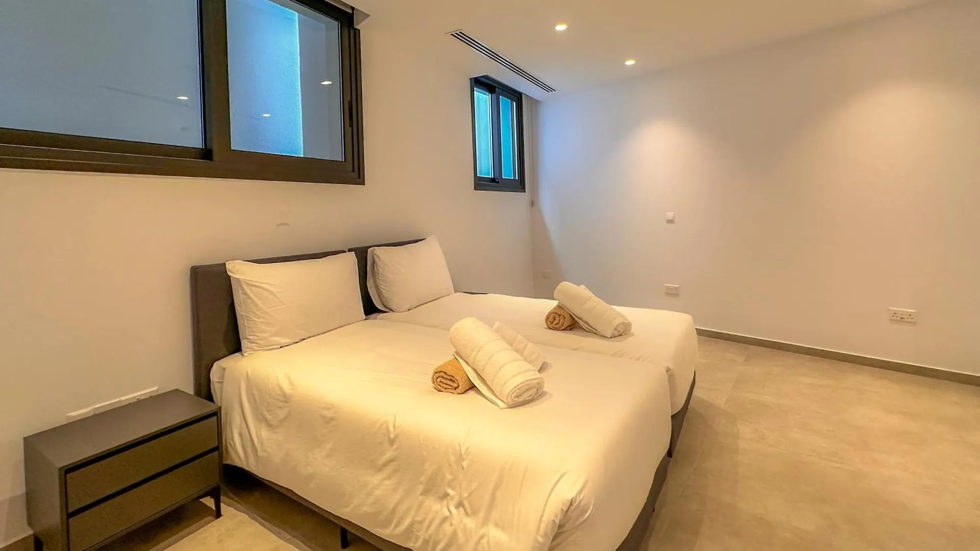 Aqua Beachfront Villas - Villa 2 アヤナパ