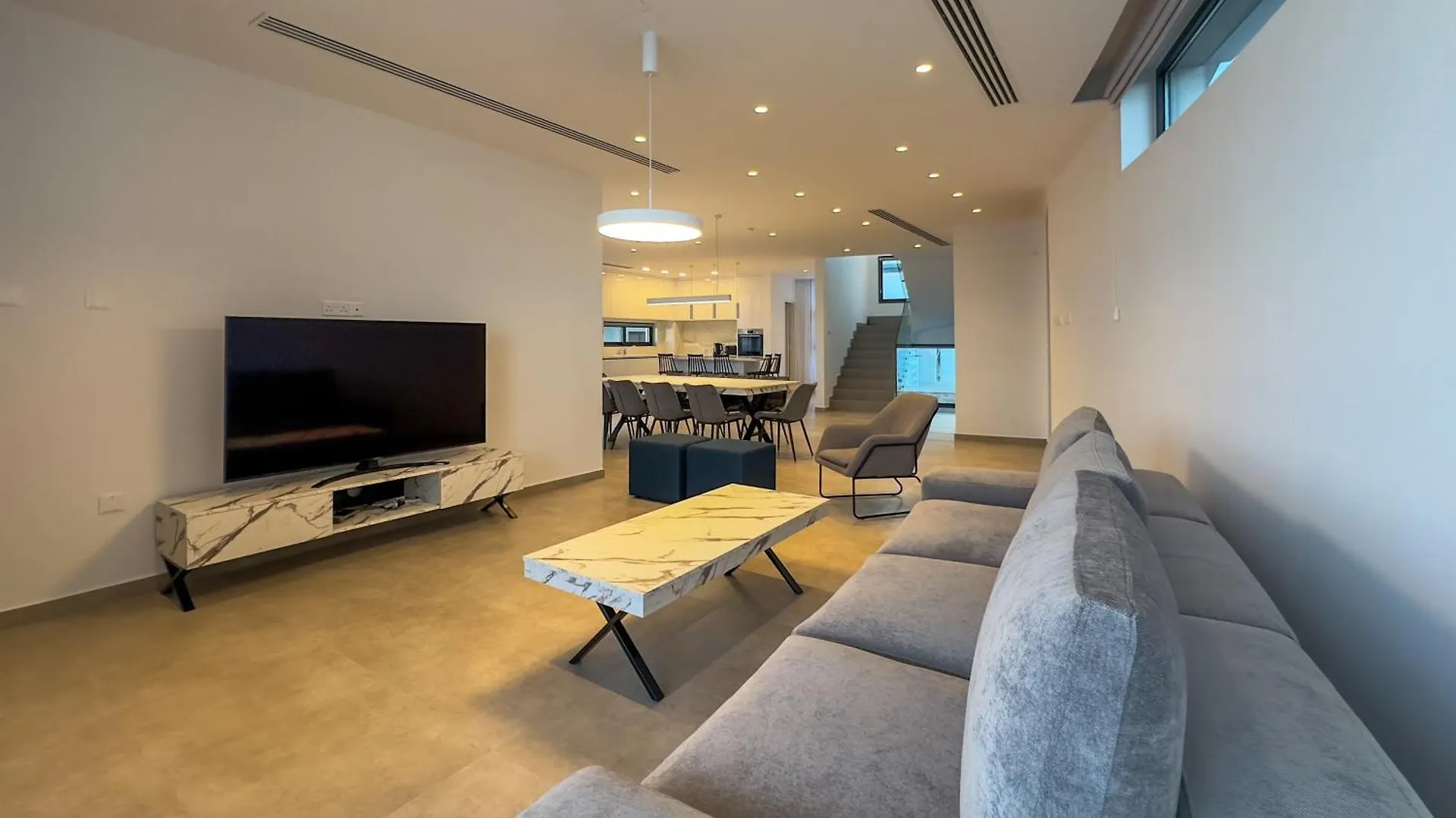 Aqua Beachfront Villas - Villa 2 アヤナパ
