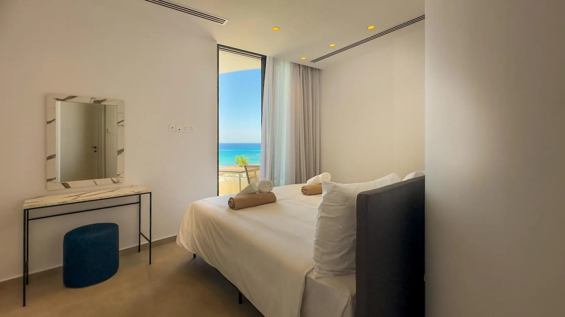 Aqua Beachfront Villas - Villa 2 アヤナパ キプロス