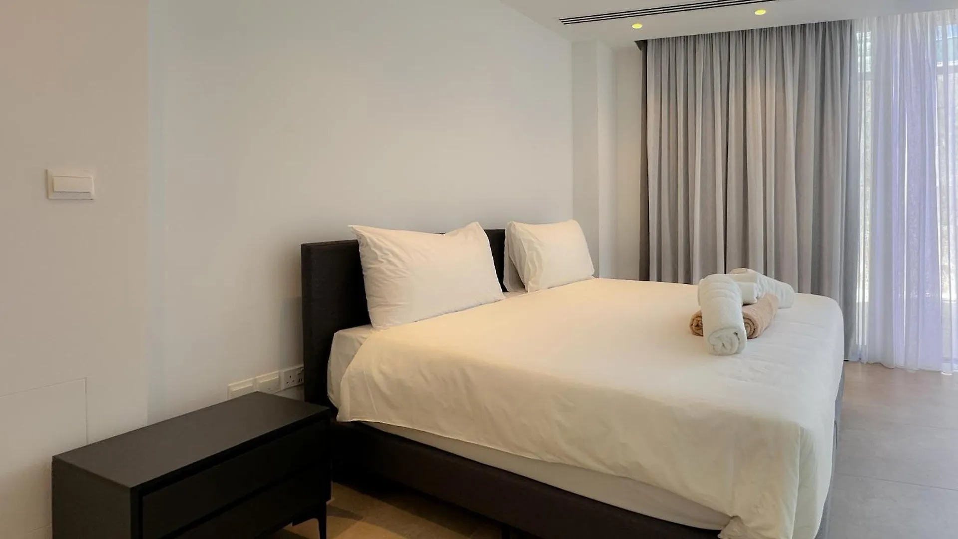 Aqua Beachfront Villas - Villa 2 アヤナパ
