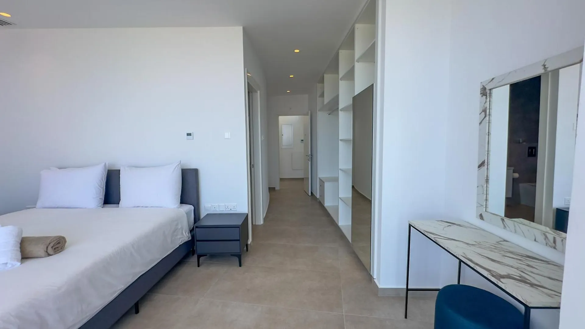 Aqua Beachfront Villas - Villa 2 アヤナパ
