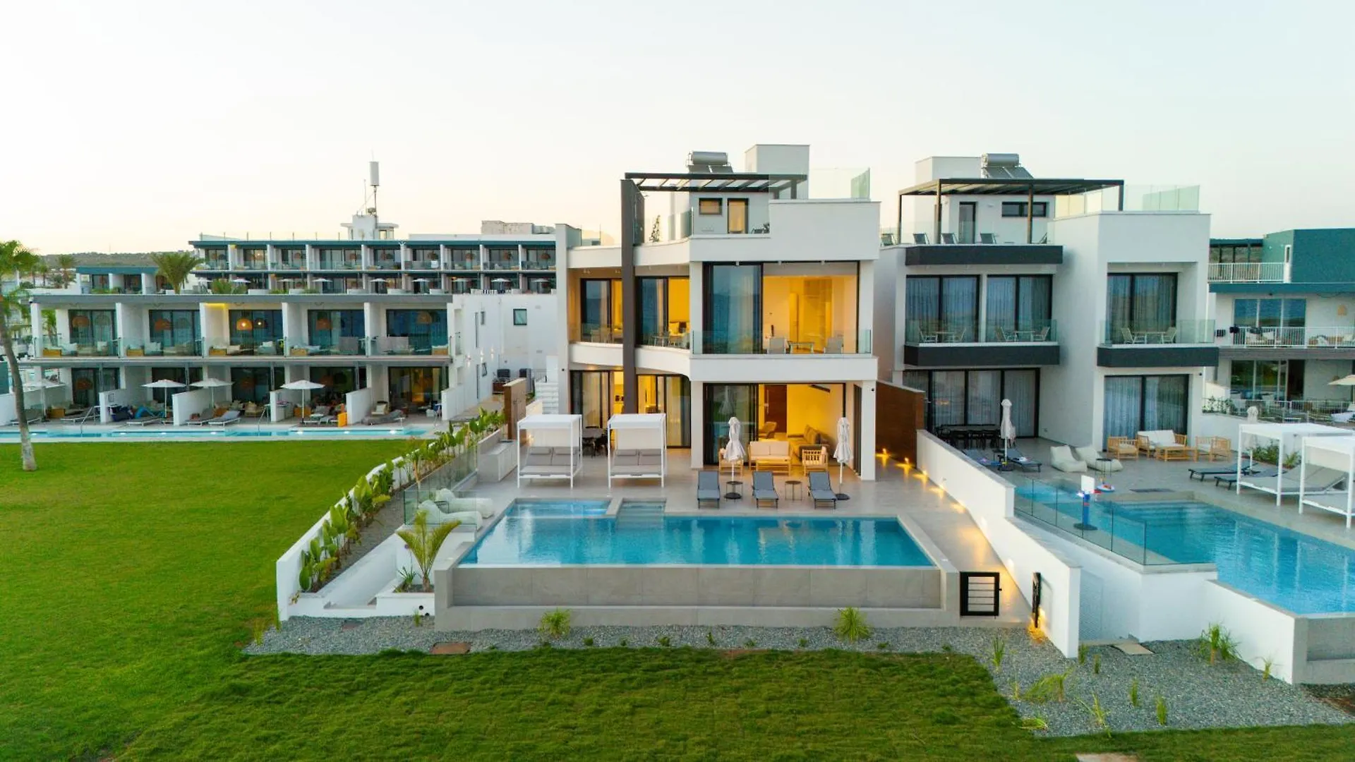 Aqua Beachfront Villas - Villa 2 Айя-Напа