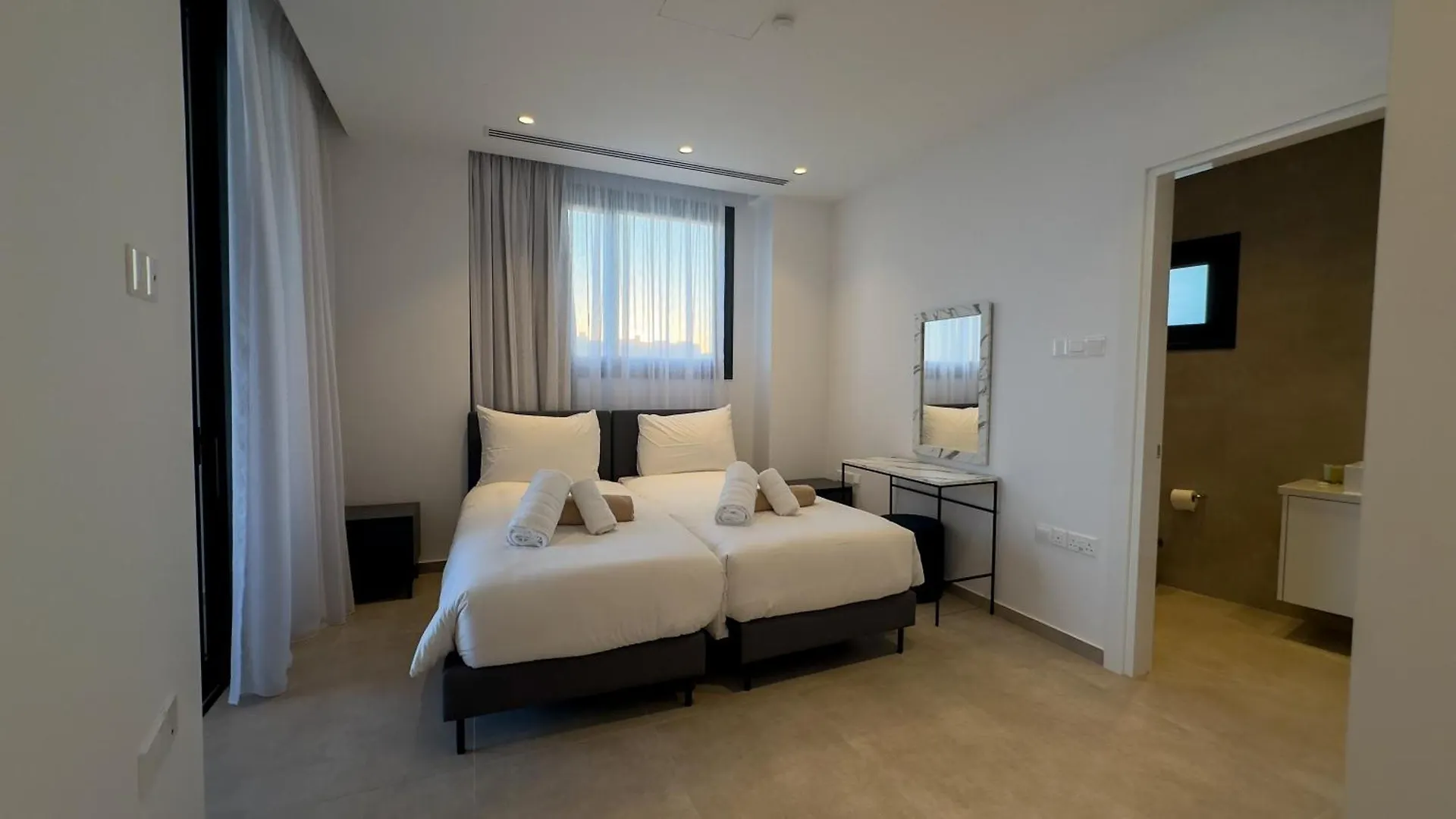 Aqua Beachfront Villas - Villa 2 Айя-Напа