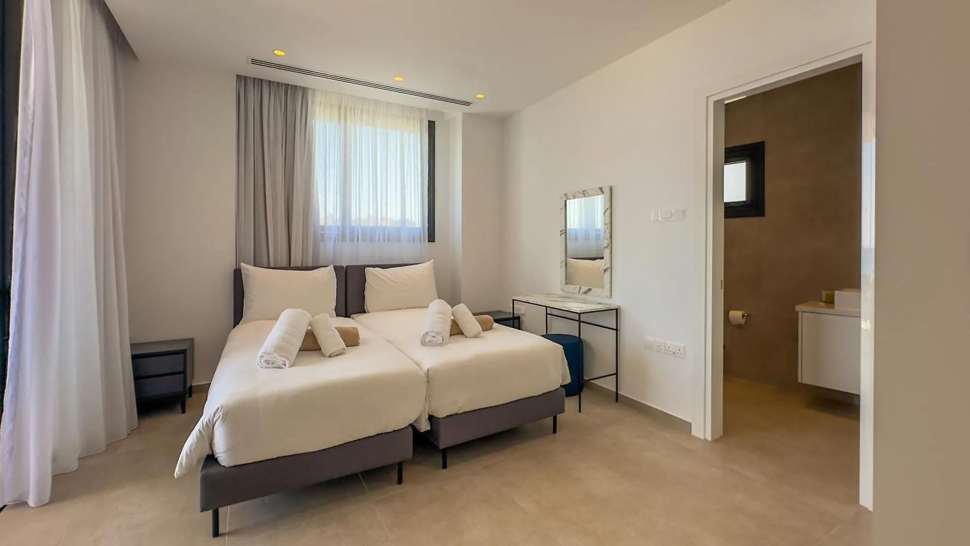 Aqua Beachfront Villas - Villa 2 Айя-Напа 0*,
