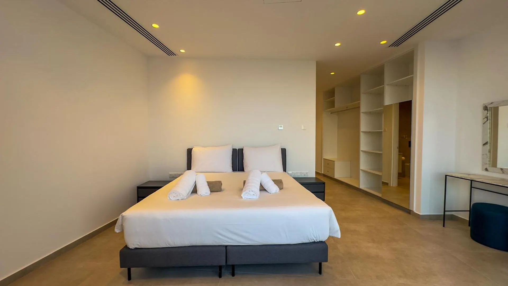 Aqua Beachfront Villas - Villa 2 Айя-Напа
